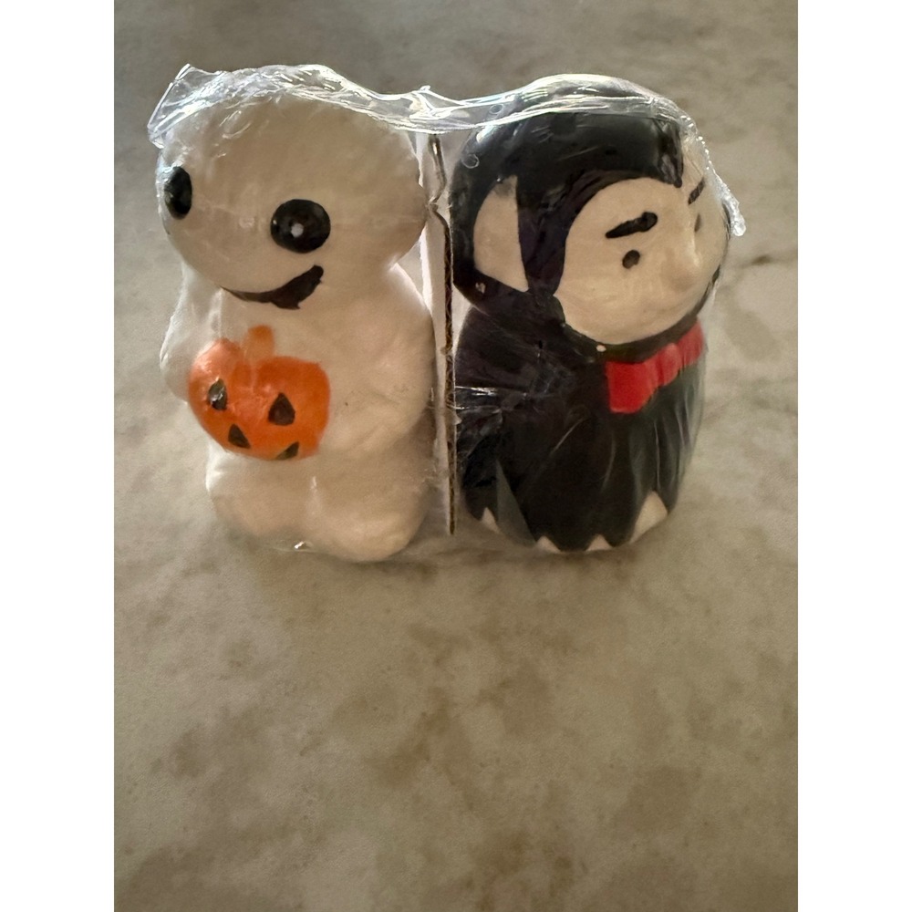 Greenbrier Halloween Mummy and Vampire Ceramic Salt and Pepper Shaker Set New